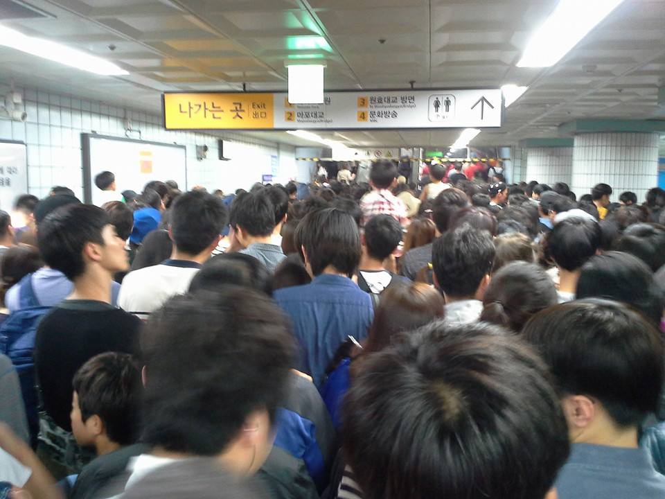 Crowds getting to the festival